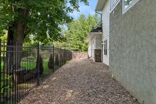 12311 Evas Dr, Minnetonka, MN 55305 - Photo 45
