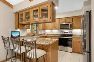 654 Tanglewood Dr, Shoreview, MN 55126 - Photo 9