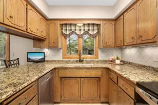 654 Tanglewood Dr, Shoreview, MN 55126 - Photo 11