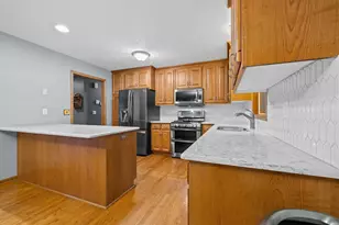 2082 Cowern Pl E, North Saint Paul, MN 55109 - Photo 9