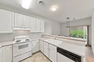 556 Willoughby Way W, Minnetonka, MN 55305 - Photo 7