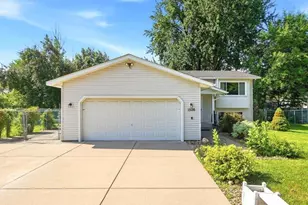1526 Sherren Ave E, Maplewood, MN 55109 - Photo 1