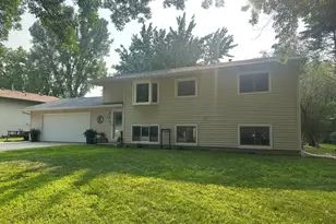 1835 Bayview Dr, Albert Lea, MN 56007 - Photo 1