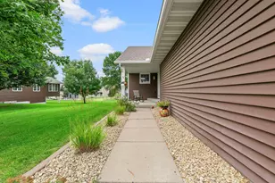 6228 Creekview Ln N, Brooklyn Park, MN 55443 - Photo 9