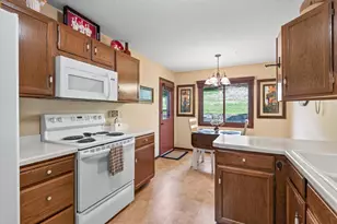 5217 Balmoral Ln, Bloomington, MN 55437 - Photo 9