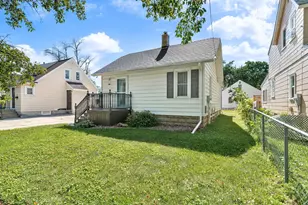 909 11th St NW, Austin, MN 55912 - Photo 1