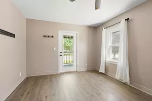 909 11th St NW, Austin, MN 55912 - Photo 5