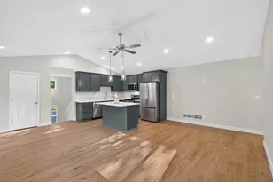 5832 Perry Ave N, Crystal, MN 55429 - Photo 9