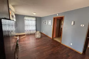 1010 Trott Ave SW, Willmar, MN 56201 - Photo 3