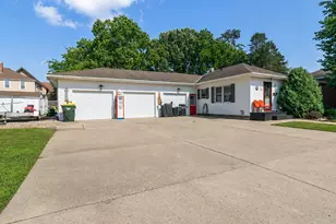 10 Buck Ave NE, Madelia, MN 56062 - Photo 1
