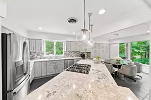104 Maddaus Ln, Golden Valley, MN 55416 - Photo 7