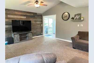 805 Highland Road, Windom, MN 56101 - Photo 5