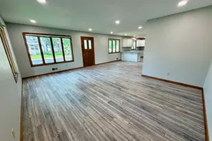 305 W 3rd St, Winthrop, MN 55396 - Photo 9