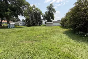 305 W 3rd St, Winthrop, MN 55396 - Photo 25