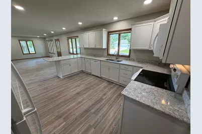 305 W 3rd Street, Winthrop, MN 55396 - Photo 5