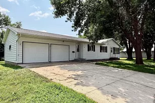 305 W 3rd St, Winthrop, MN 55396 - Photo 1