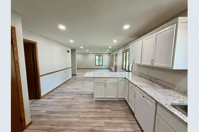 305 W 3rd Street, Winthrop, MN 55396 - Photo 7