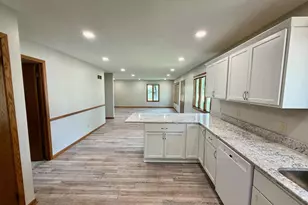 305 W 3rd St, Winthrop, MN 55396 - Photo 7