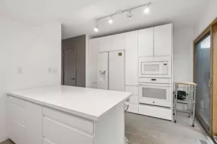 6427 Barrie Rd, Edina, MN 55435 - Photo 9