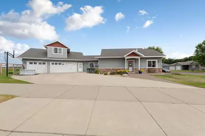 1700 Wood Duck Street, Saint Peter, MN 56082 - Photo 1