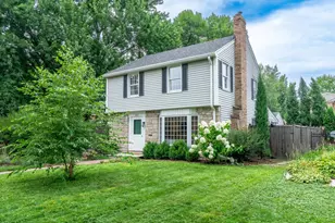 1513 California Ave W, Falcon Heights, MN 55108 - Photo 1