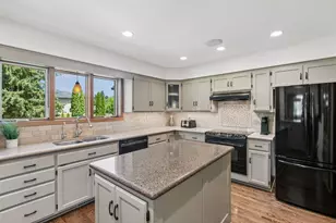 4675 Balsam Ln N, Plymouth, MN 55442 - Photo 11