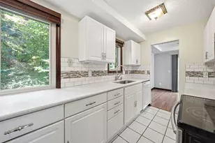 2103 Marquis Rd, Golden Valley, MN 55427 - Photo 15