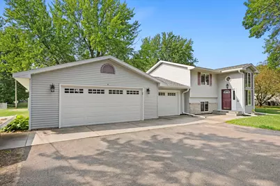 720 W 2nd Street, Rush City, MN 55069 - Photo 3