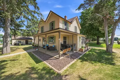 201 N Linden Street, Belle Plaine, MN 56011 - Photo 1