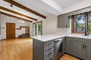 401 Mission Road W, Bloomington, MN 55420 - Photo 15