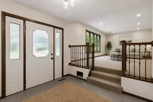 1086 Carlton Dr, Shoreview, MN 55126 - Photo 5