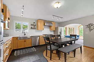 10359 Huntington Dr, Eden Prairie, MN 55347 - Photo 7