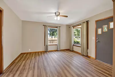 319 W Douglas Avenue, Fergus Falls, MN 56537 - Photo 9