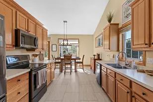 408 Holly Ln N, Oakdale, MN 55128 - Photo 7