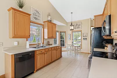 408 Holly Lane N, Oakdale, MN 55128 - Photo 9