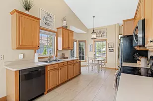 408 Holly Ln N, Oakdale, MN 55128 - Photo 9