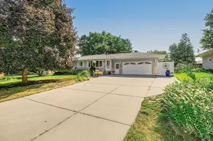 2842 Marion St, Roseville, MN 55113 - Photo 1