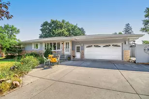 2842 Marion St, Roseville, MN 55113 - Photo 1