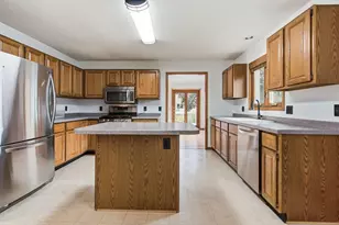 1930 Meadow Ln, Eau Claire, WI 54701 - Photo 7