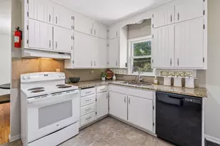 2417 Parkview Blvd, Golden Valley, MN 55422 - Photo 7