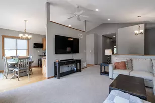 109 Cougar Dr, Mankato, MN 56001 - Photo 3