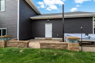 109 Cougar Dr, Mankato, MN 56001 - Photo 3