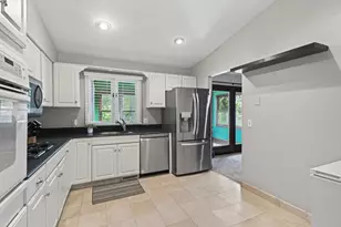 2144 Valley View Pl, Saint Paul, MN 55119 - Photo 13