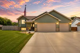 895 Lee St NE, Owatonna, MN 55060 - Photo 1