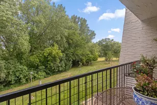 2445 Londin Ln E, Maplewood, MN 55119 - Photo 19