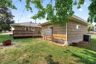 8817 Oakland Ave S, Bloomington, MN 55420 - Photo 25