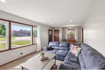 8817 Oakland Avenue S, Bloomington, MN 55420 - Photo 7
