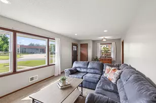 8817 Oakland Ave S, Bloomington, MN 55420 - Photo 7