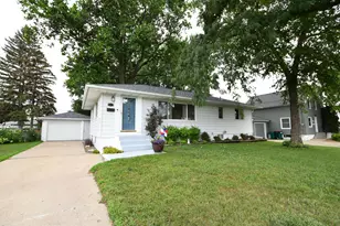 821 SE 12th Ave SE, Rochester, MN 55904 - Photo 1