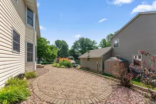 8020 Hidden Ct, Chanhassen, MN 55317 - Photo 27